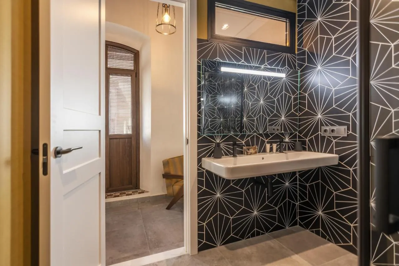 Trajano Premium Estudios By H Ayamonte 0*,